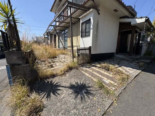 西紫原町中古リノベ素材にの庭|お庭が付いています
