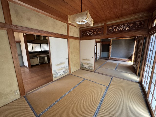 西紫原町中古リノベ素材にの和室|和室ならではの温かな和の空間で寛ぎの時間を過ごせます