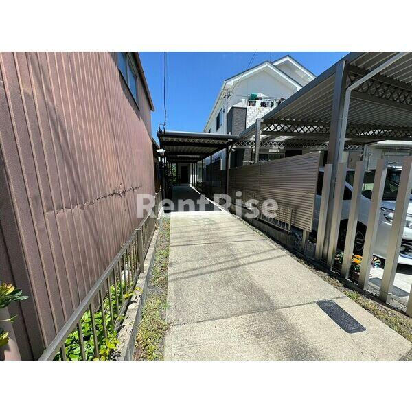 一宮市丹陽町九日市場　戸建の玄関