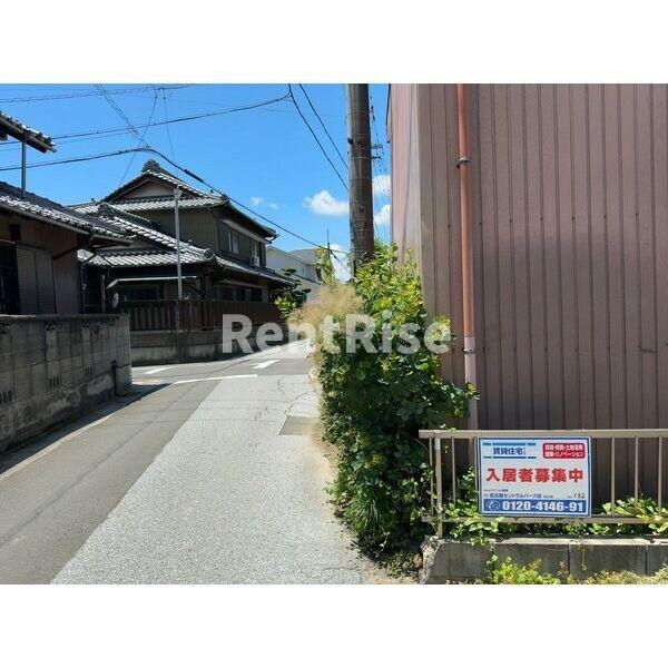一宮市丹陽町九日市場　戸建のエントランス