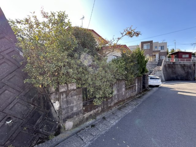 鹿児島県鹿児島市東坂元４丁目41-10の前面道路含む現地写真