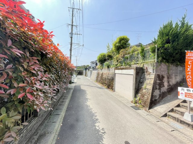 鹿児島県鹿児島市大明丘２丁目26-10の前面道路含む現地写真