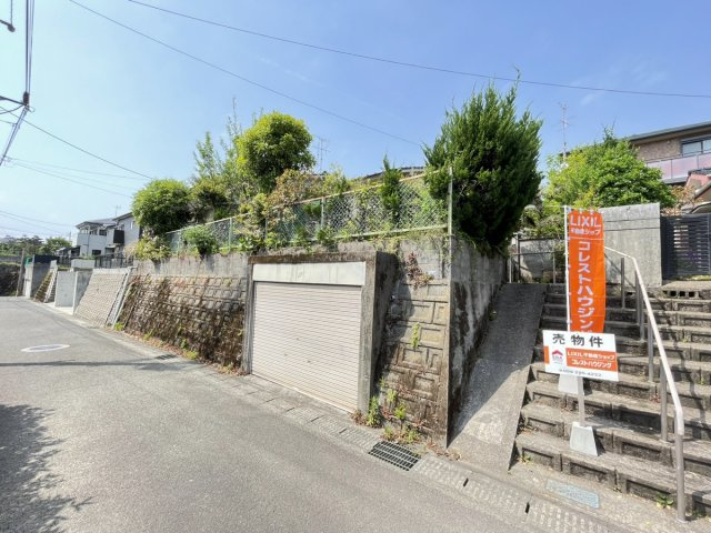 鹿児島県鹿児島市大明丘２丁目26-10の前面道路含む現地写真
