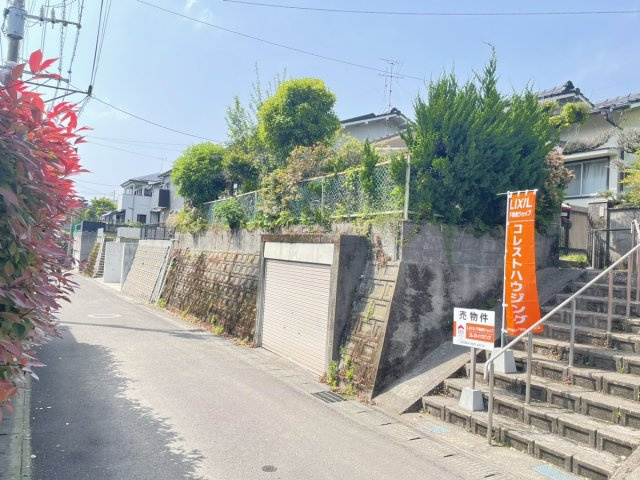 鹿児島県鹿児島市大明丘２丁目26-10の前面道路含む現地写真