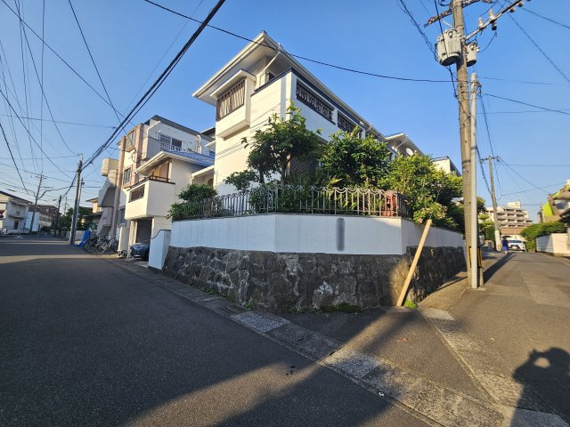 鴨池1丁目古家付き土地の外観