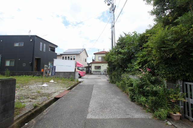城山町　新築戸建の前面道路含む現地写真|北側　幅4.0ｍ私道　接面　8.9ｍ　
