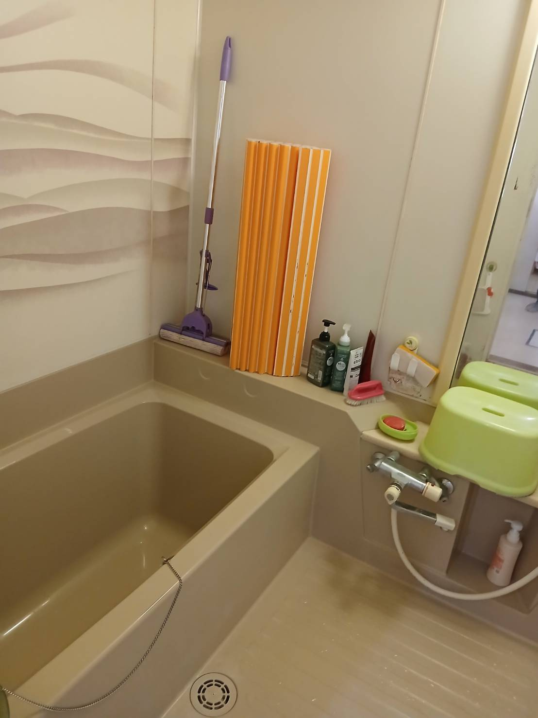 芦野5丁目★広々55坪の店舗付き住宅が980万円！の浴室|ゆったり入れる清潔なバスルーム。一日の疲れを癒やせます。