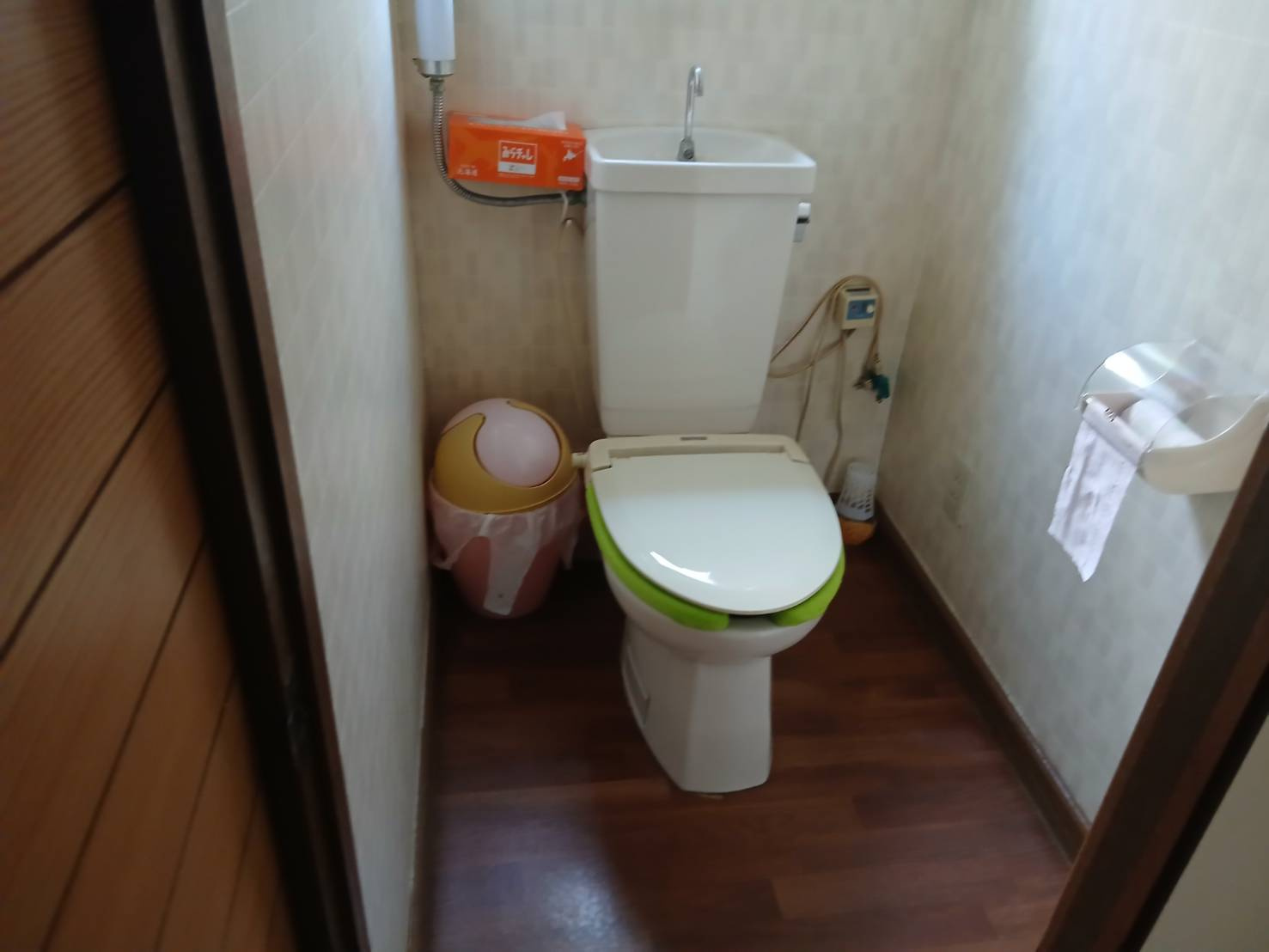 芦野5丁目★広々55坪の店舗付き住宅が980万円！のトイレ|明るく清潔なトイレ。小窓付きで換気も良好、毎日快適です。