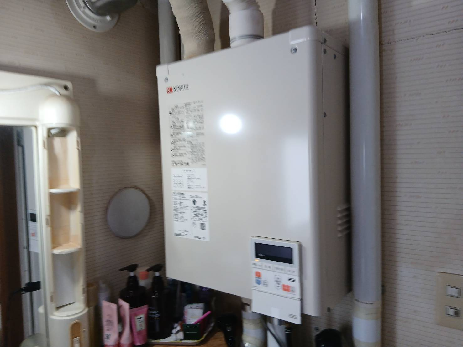 芦野5丁目★広々55坪の店舗付き住宅が980万円！の発電・温水設備|リモコン付き便利な給湯器を完備。毎日の生活を快適にサポート。