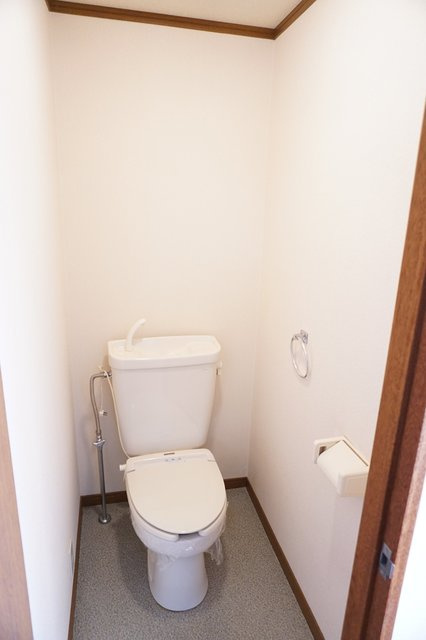 シティーハイツ　ライラックＡ棟のトイレ|落ち着いた色調のトイレです