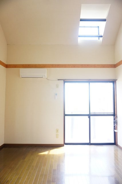 シティーハイツ　ライラックＣ棟の居間・リビング|こちらのリビングで趣味の時間をお楽しみください