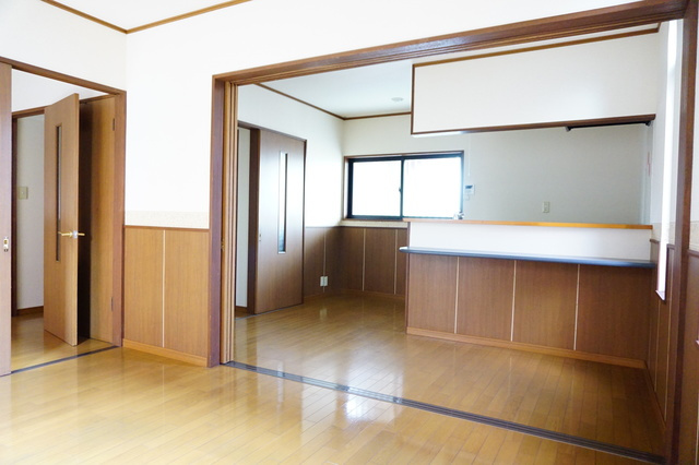 シティーハイツ　ポリアンサスＡ棟の居間・リビング|こちらの居間で趣味の時間をお楽しみください