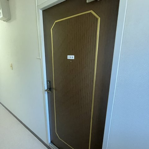 学）ハイツ六本木の玄関