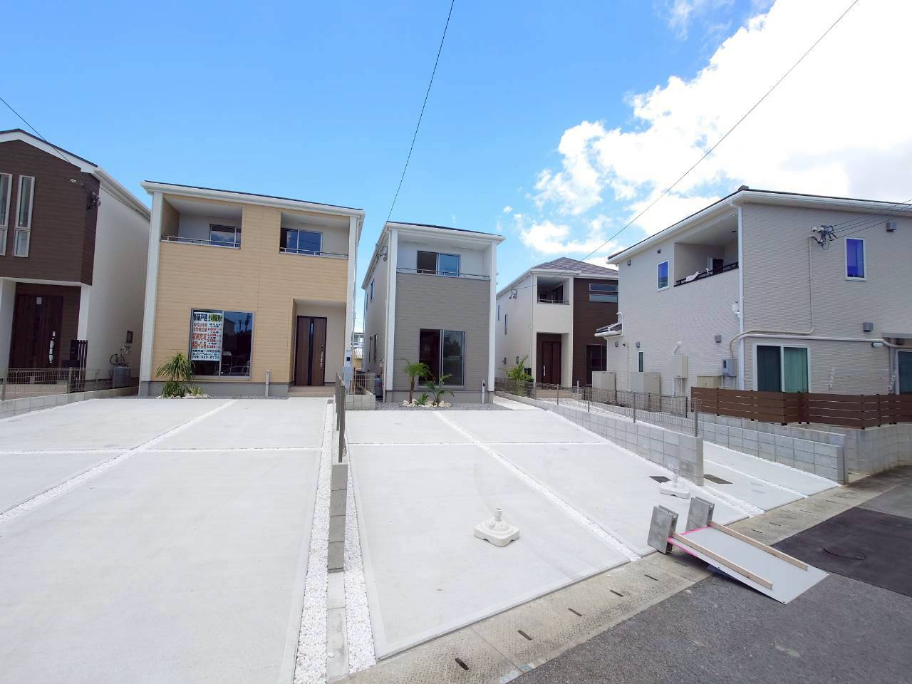 ★★うるま市西原－3号棟（全４棟）の前面道路含む現地写真