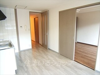 ジューエイハイツの居間・リビング