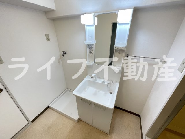 アバハイム西村の独立洗面台|朝の支度にも助かる、独立の洗髪洗面化粧台