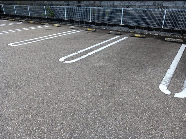 レクサス野村の駐車場