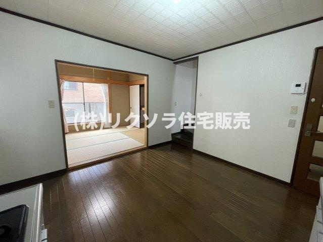 寿町　中古一戸建てのダイニング|LDK8.0帖
■物件内覧・資金計画相談・住宅ローン相談、リフォーム相談、お問合せ受付中■
※当日・翌日のご内覧、ご相談はお電話でのお問合せがスムーズです！