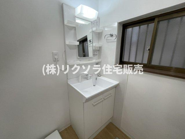 寿町　中古一戸建ての独立洗面台|■物件内覧・資金計画相談・住宅ローン相談、リフォーム相談、お問合せ受付中■
※当日・翌日のご内覧、ご相談はお電話でのお問合せがスムーズです！