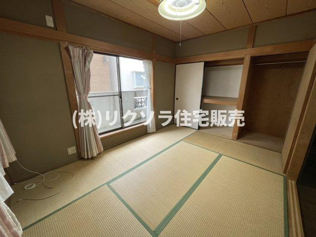 寿町　中古一戸建ての和室|和室6.0帖
■物件内覧・資金計画相談・住宅ローン相談、リフォーム相談、お問合せ受付中■
※当日・翌日のご内覧、ご相談はお電話でのお問合せがスムーズです！