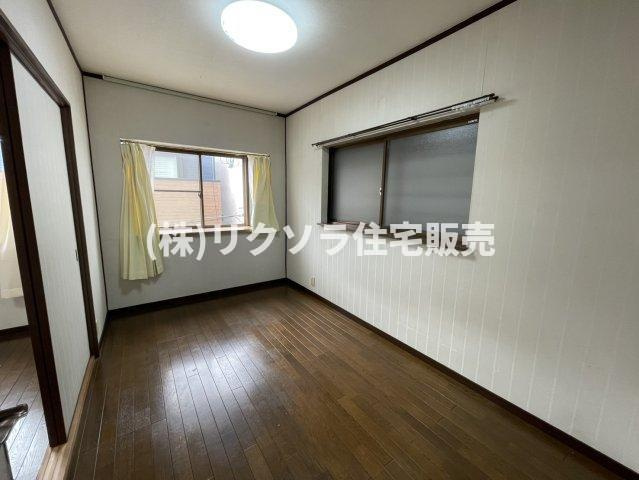 寿町　中古一戸建ての寝室|洋室5.0帖
■物件内覧・資金計画相談・住宅ローン相談、リフォーム相談、お問合せ受付中■
※当日・翌日のご内覧、ご相談はお電話でのお問合せがスムーズです！