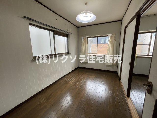 寿町　中古一戸建ての子供部屋|洋室5.0帖
■物件内覧・資金計画相談・住宅ローン相談、リフォーム相談、お問合せ受付中■
※当日・翌日のご内覧、ご相談はお電話でのお問合せがスムーズです！