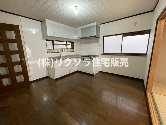 寿町　中古一戸建ての居間・リビング|LDK8.0帖
■物件内覧・資金計画相談・住宅ローン相談、リフォーム相談、お問合せ受付中■
※当日・翌日のご内覧、ご相談はお電話でのお問合せがスムーズです！