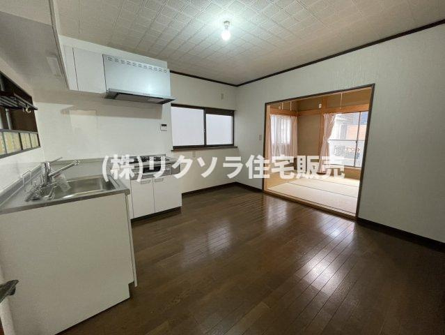 寿町　中古一戸建ての居間・リビング|LDK8.0帖
■物件内覧・資金計画相談・住宅ローン相談、リフォーム相談、お問合せ受付中■
※当日・翌日のご内覧、ご相談はお電話でのお問合せがスムーズです！