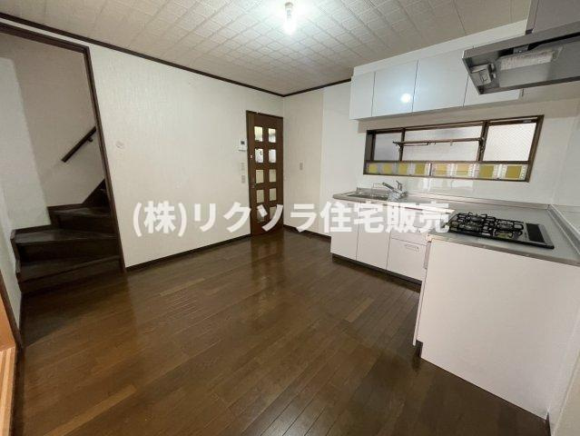 寿町　中古一戸建ての居間・リビング|LDK8.0帖
■物件内覧・資金計画相談・住宅ローン相談、リフォーム相談、お問合せ受付中■
※当日・翌日のご内覧、ご相談はお電話でのお問合せがスムーズです！