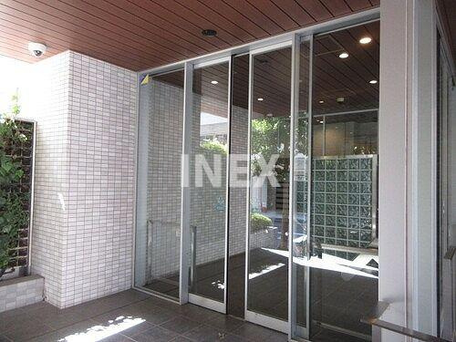 横浜市磯子区森１丁目の賃貸マンションのエントランス