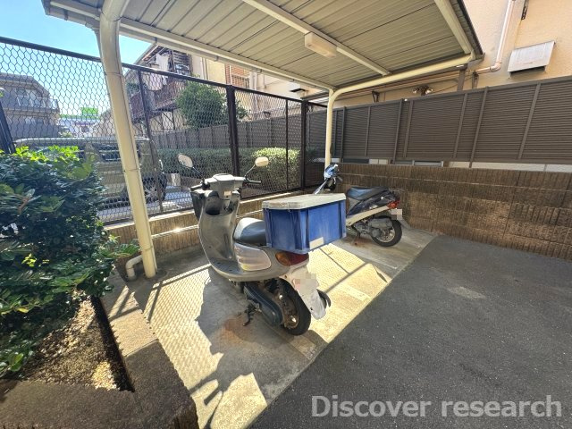 レクセルプラッツァ福生壱番館の駐車場
