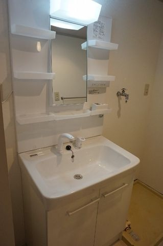阿部南葛西第１マンションの洗面所