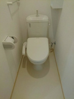 落ち着いた色調のトイレです