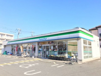 ファミリーマートまで700m