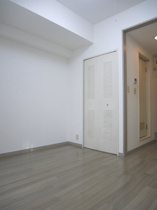 落ち着いて過ごせるお部屋なので、寝室にいかがでしょうか