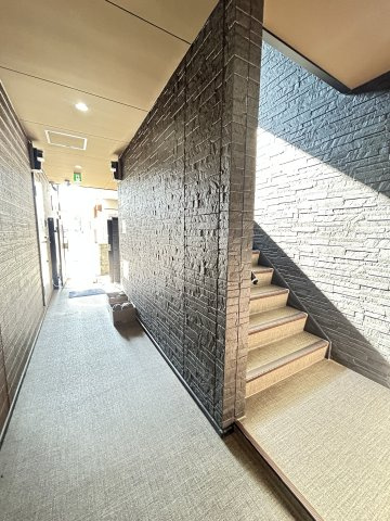 Louis Apartment 武庫川のロビー
