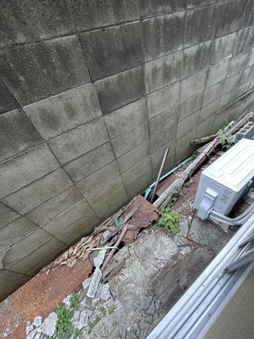 東難波町アパートの庭