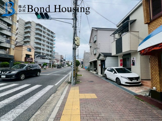 山電「西新町駅」まで徒歩3分　南王子町　築10年の前面道路含む現地写真