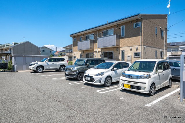 ハピネス高田の駐車場