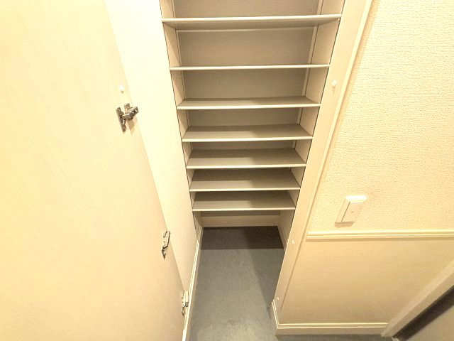 グロリアハイツはびきのB棟の収納