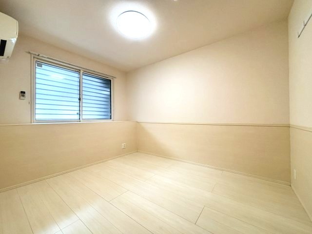 グロリアハイツはびきのB棟の洋室