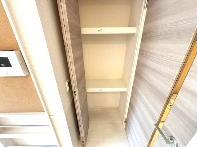 グロリアハイツはびきのB棟の収納