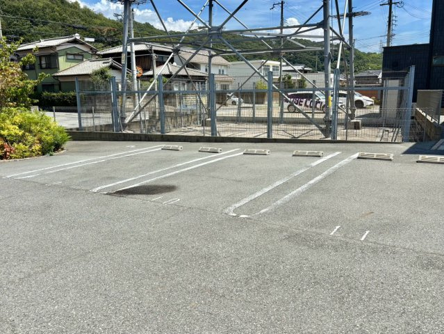 ルミエール北脇Ⅱの駐車場