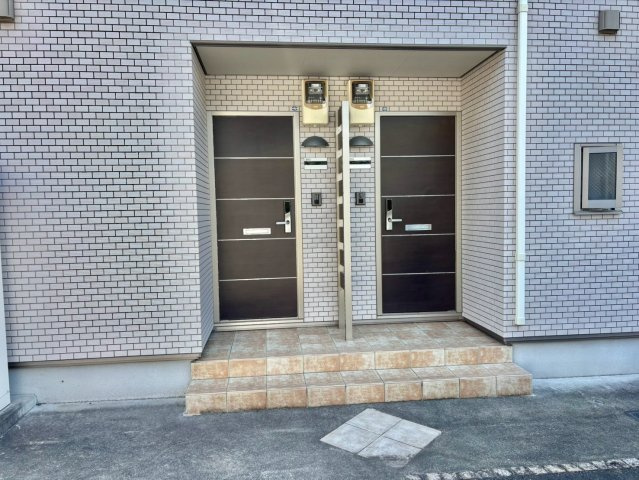 ルミエール北脇Ⅱのエントランス