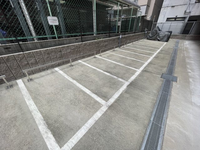 ORSUS新大阪のその他|ORSUS新大阪　バイク置き場