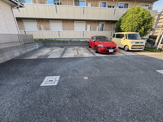 ラヴィエールの駐車場