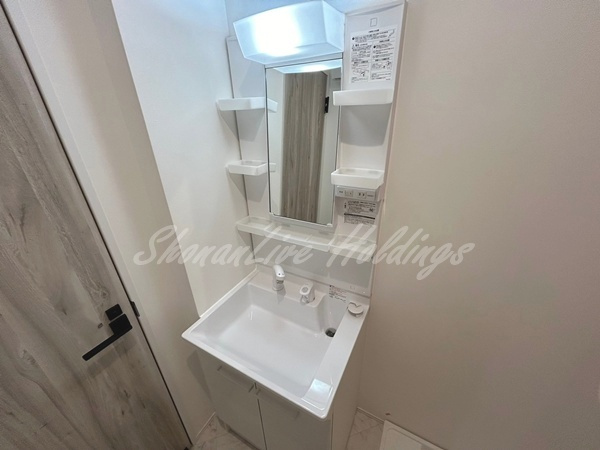 藤沢市辻堂６丁目のアパートの洗面所|明るい洗面所です