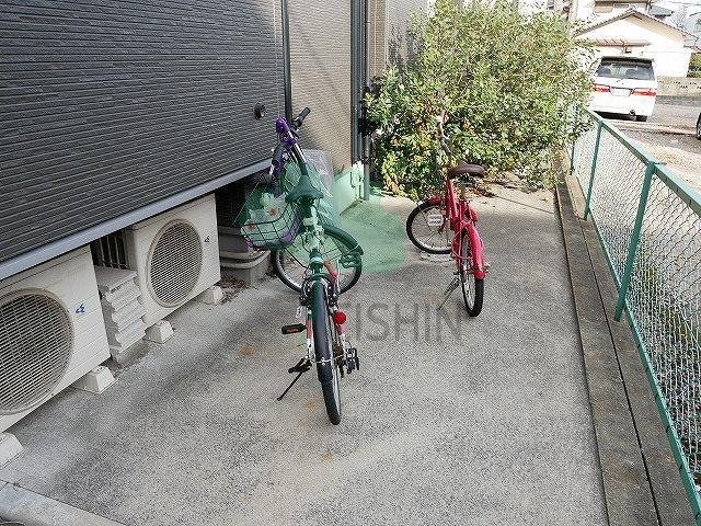 クレオ箱崎5番館の駐車場