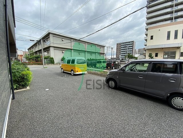 クレオ二又瀬2番館の駐車場