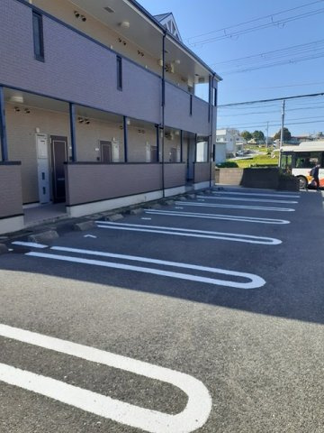 サンモール北川の駐車場